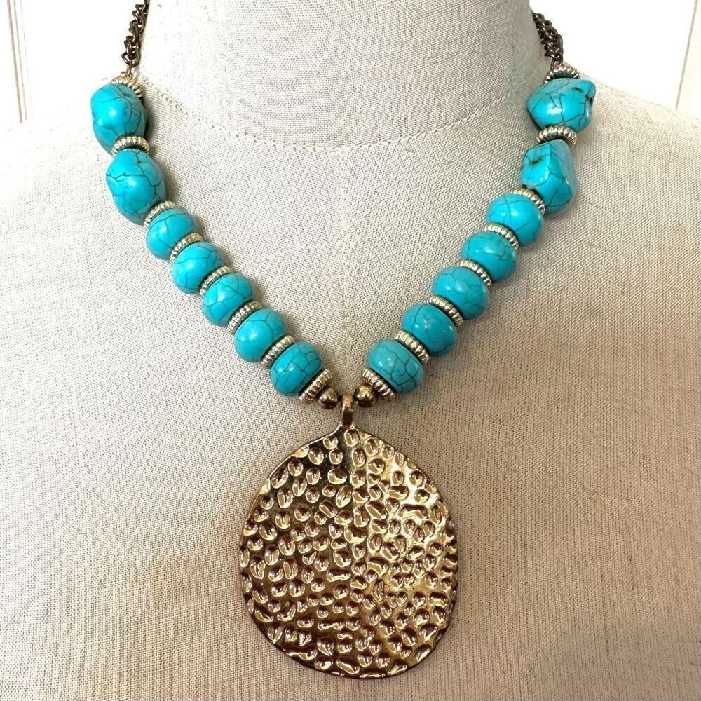 Charming Charlie faux  turquoise gold circle pendant necklace
